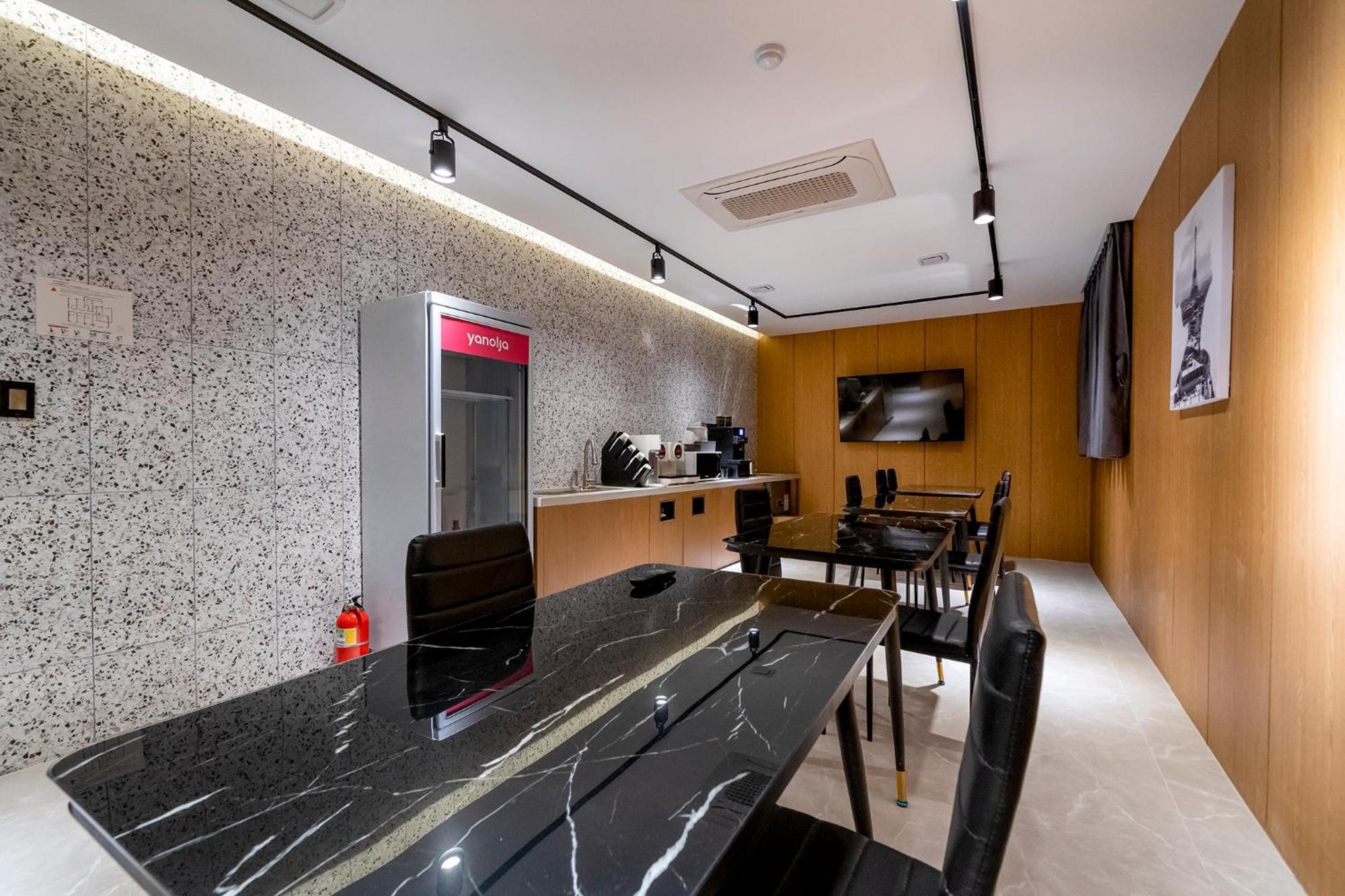 Urban Brown Hotel Chungju City Hall Exterior foto